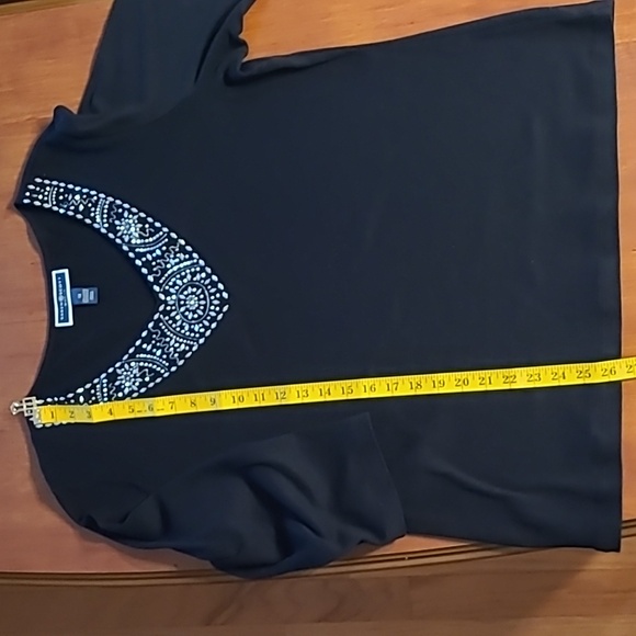 Karen Scott Black V- Neck Silver Embellishments shirt size 1X - Picture 9 of 9